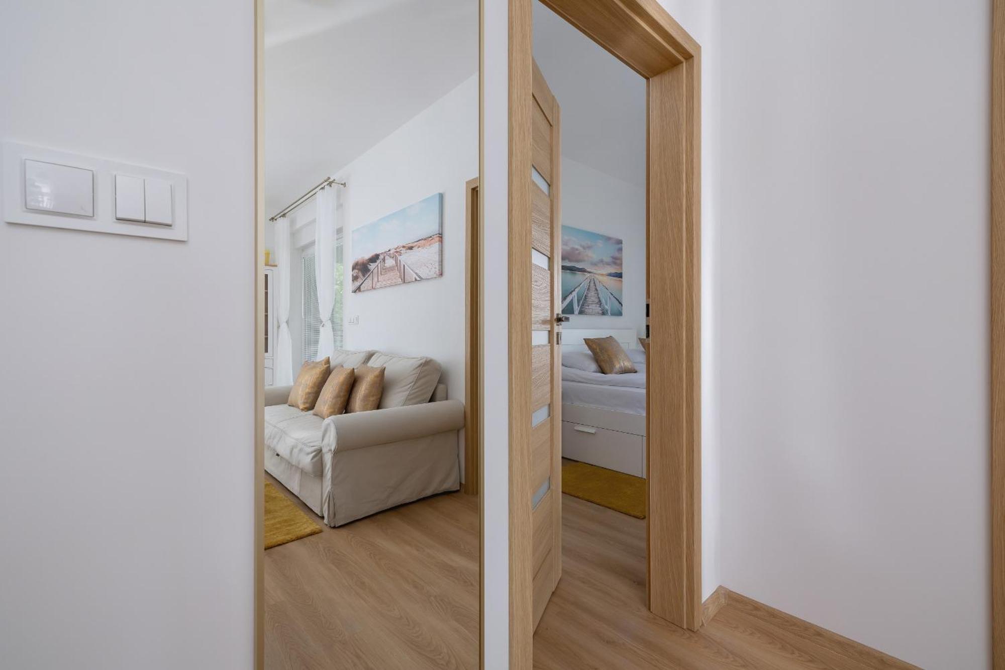 Luxury Two Bedroom Apartment With Terrace And Parking By Renters Prestige Katowice Exterior photo