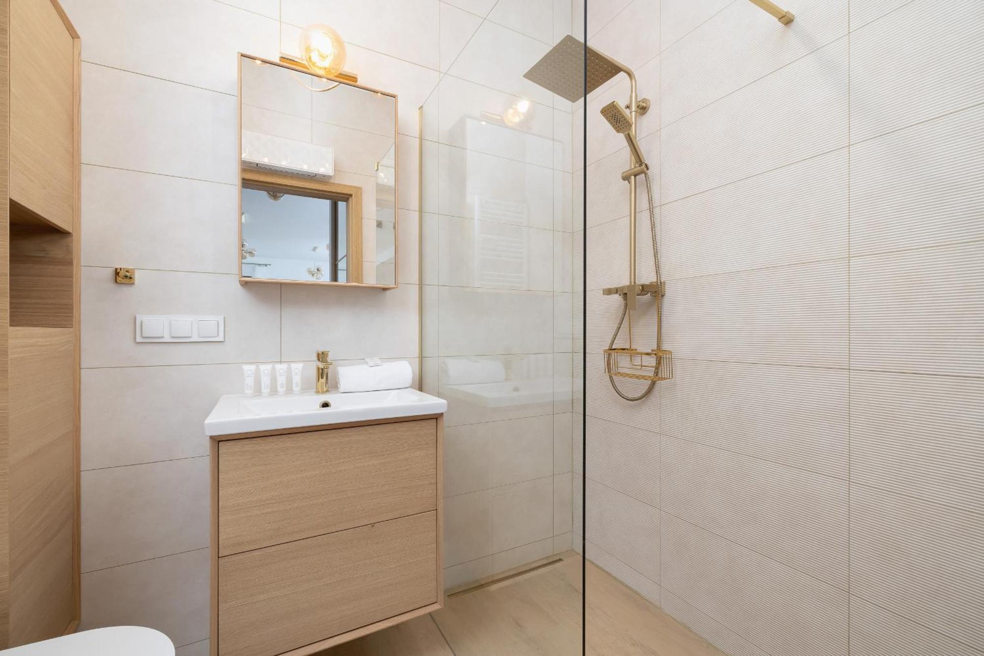 Luxury Two Bedroom Apartment With Terrace And Parking By Renters Prestige Katowice Exterior photo
